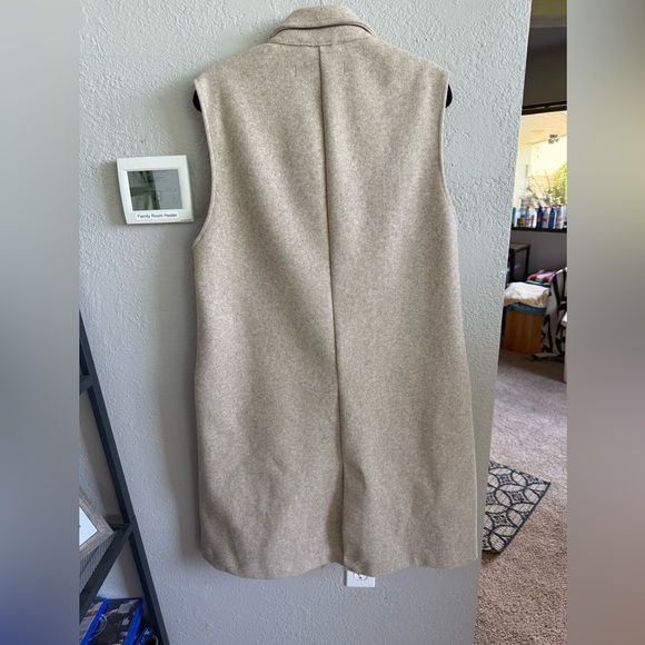 Zara Tan Vest with Classic Lapel and Oversized Silhouette - Picture 3 of 5